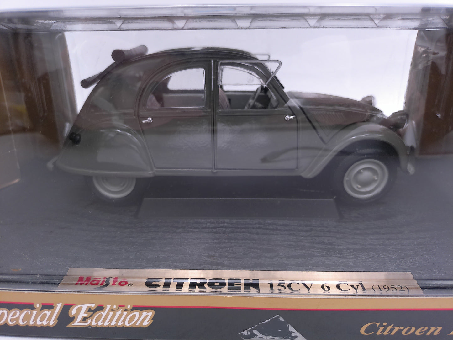 Maisto 1952 CITROEN 2cv 1 18 Scale Diecast Car
