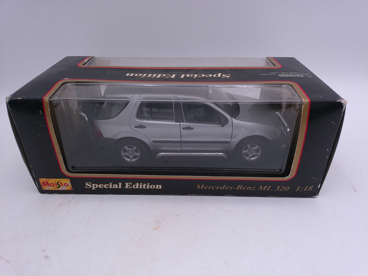Maisto 1997 Mercedes-Benz M-Class 1:24 Die-Cast Metal Silver Special Edition
