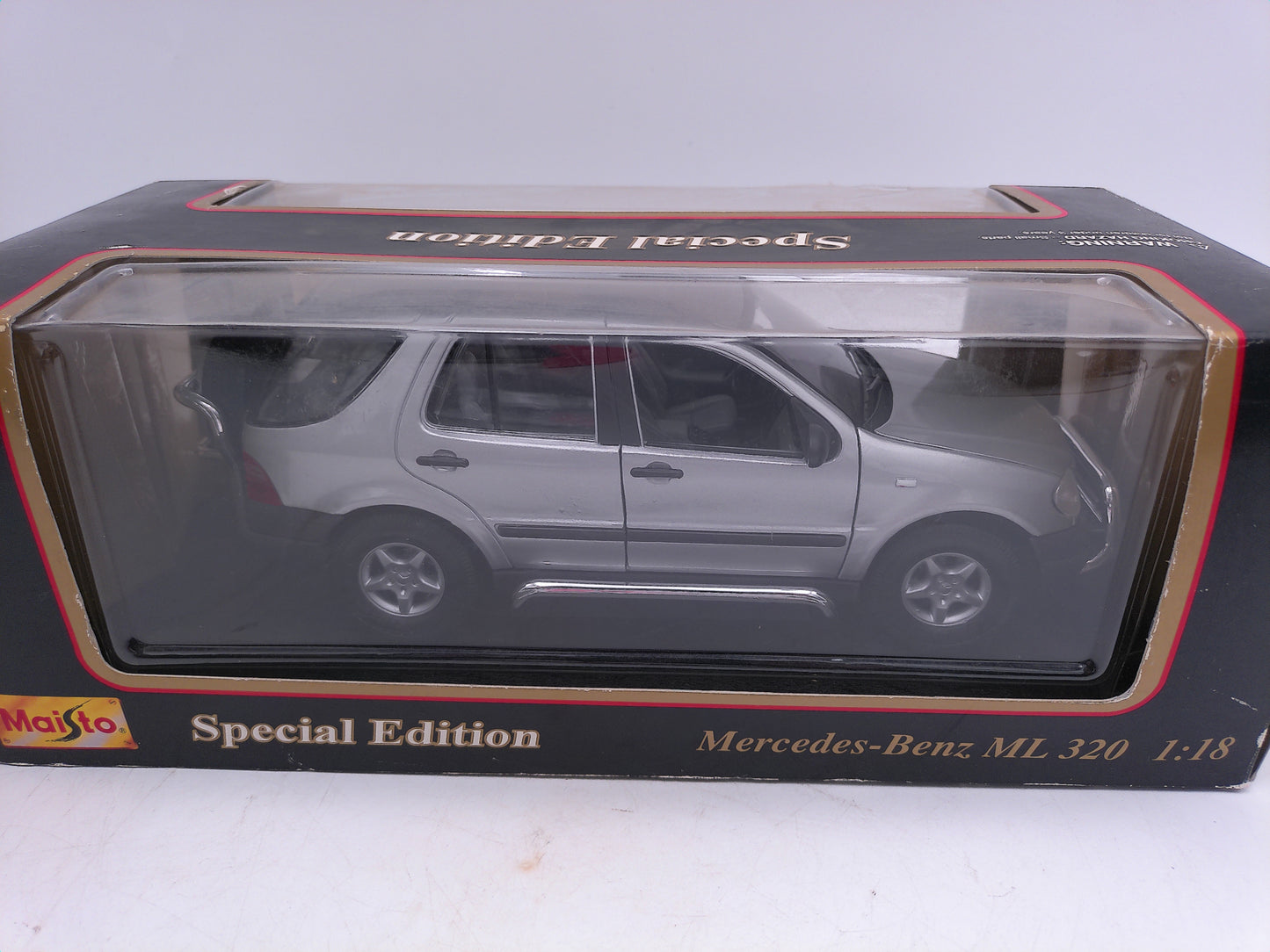 Maisto 1997 Mercedes-Benz M-Class 1:24 Die-Cast Metal Silver Special Edition