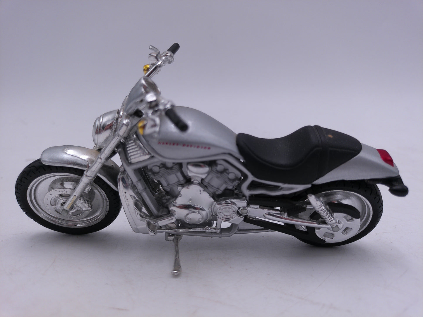 Lot of 9 Motorcycles Including Maisto Harley-Davidson 1962 FLH Duo Glide and more