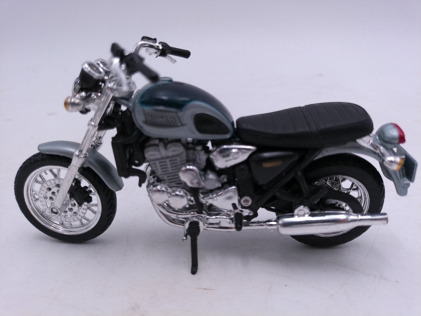 Lot of 9 Motorcycles Including Maisto Harley-Davidson 1962 FLH Duo Glide and more