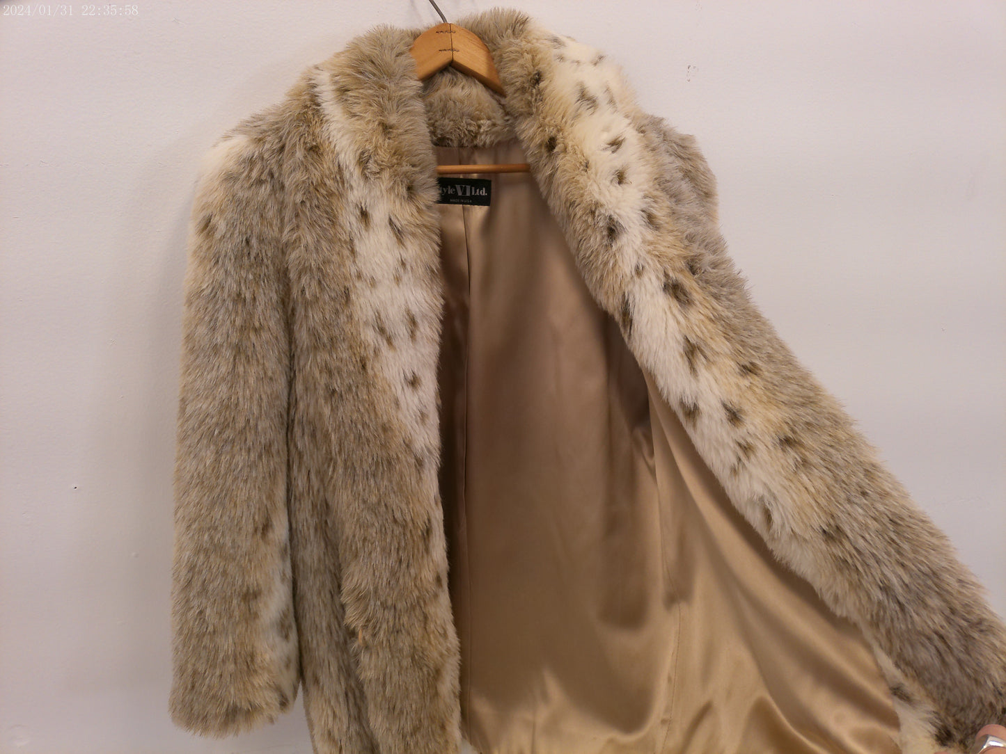 Faux Fur Style VI LTD Vintage Women's  Fur Coat