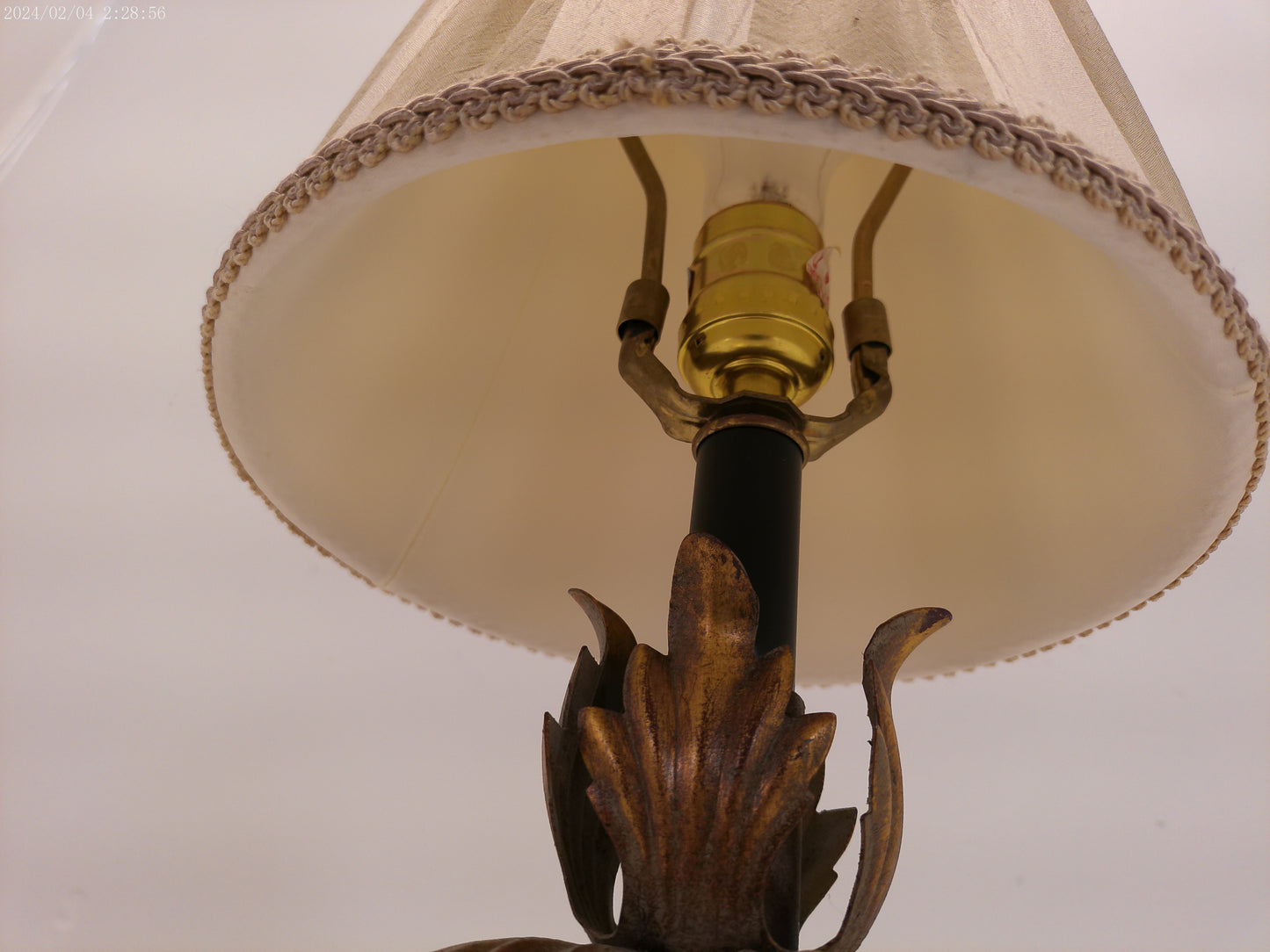 Unique Metal Decorative Design Lamp