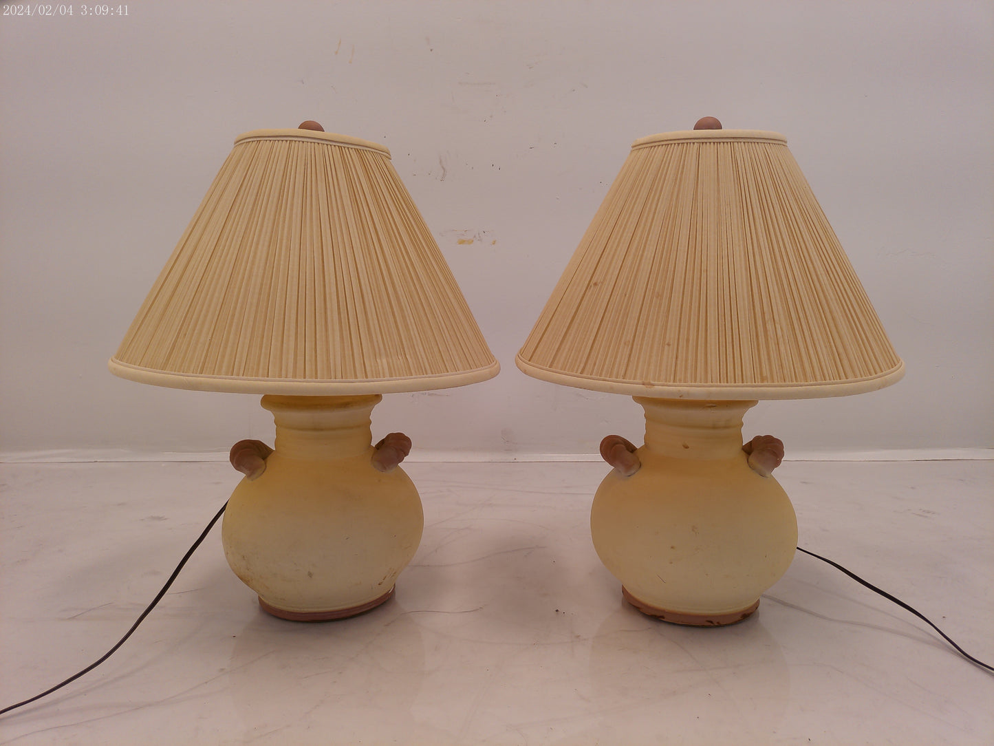 Pair of Traditional Beige Table Lamps
