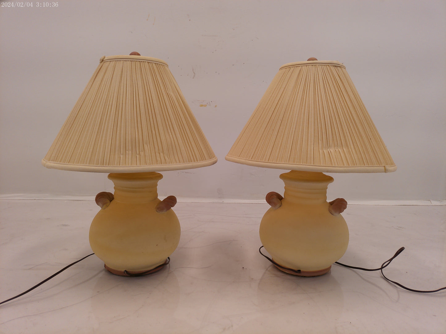 Pair of Traditional Beige Table Lamps
