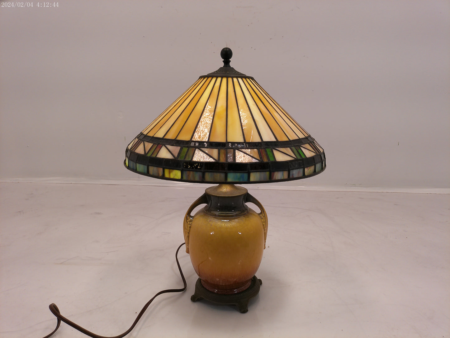 Tiffany Style Lamp uni1ue Porcelain Base