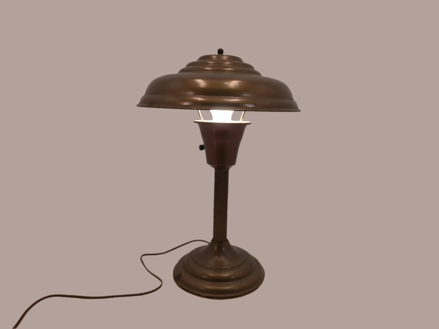 Vintage Saucer desktop lamp