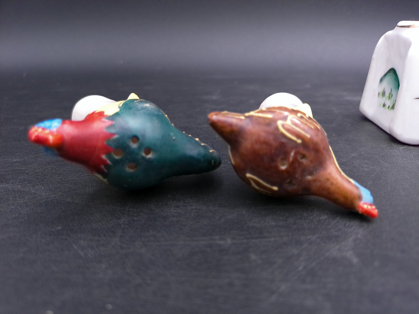 Swinging Salt & Pepper Shakers Yellowstone Park Two Sets One Holder