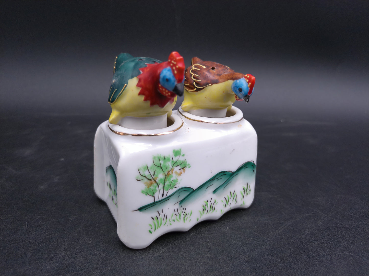 Swinging Salt & Pepper Shakers Yellowstone Park Two Sets One Holder