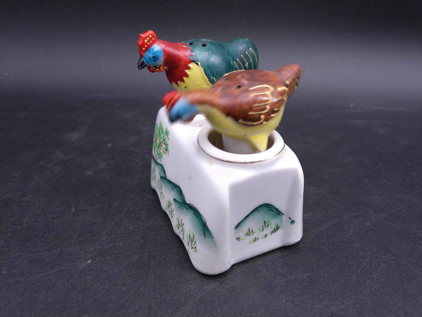 Swinging Salt & Pepper Shakers Yellowstone Park Two Sets One Holder