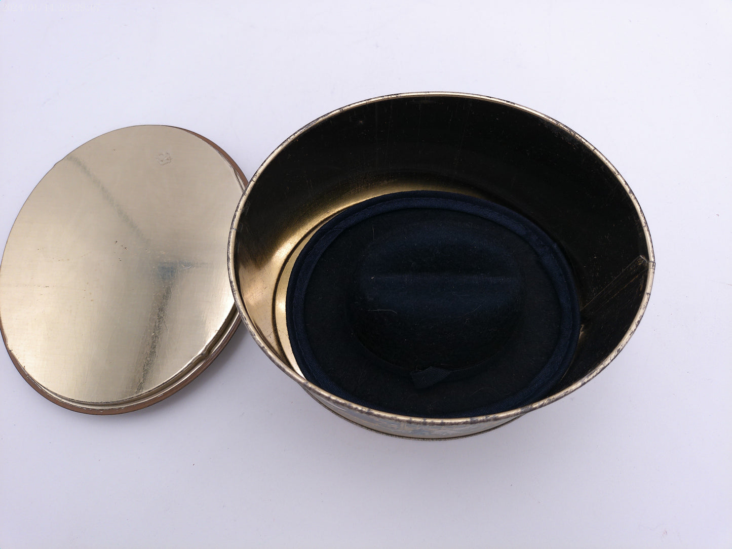 Vintage Victorian Tin Dobbs Fifth Avenue Hats Storage Powder Tin with Hat