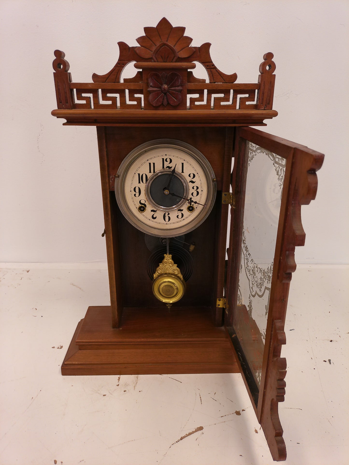 Eight Day Half Hour Strike Mantle Clock Beautiful Design Antique