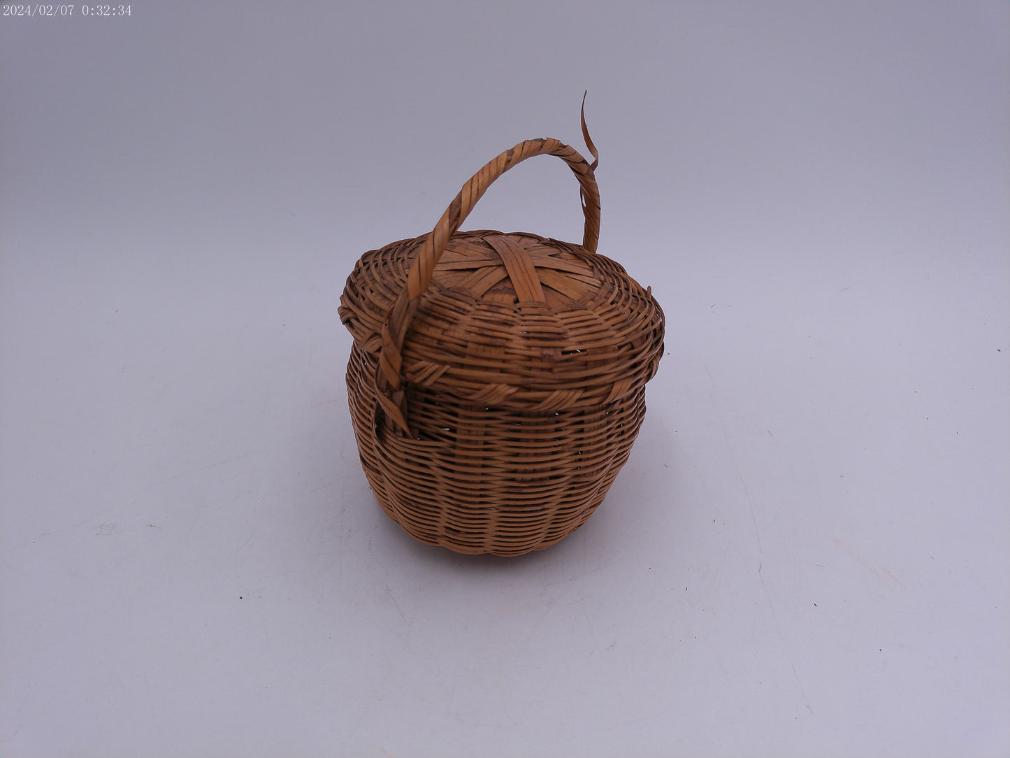 Vintage Wicker Basket With Cover And Handle