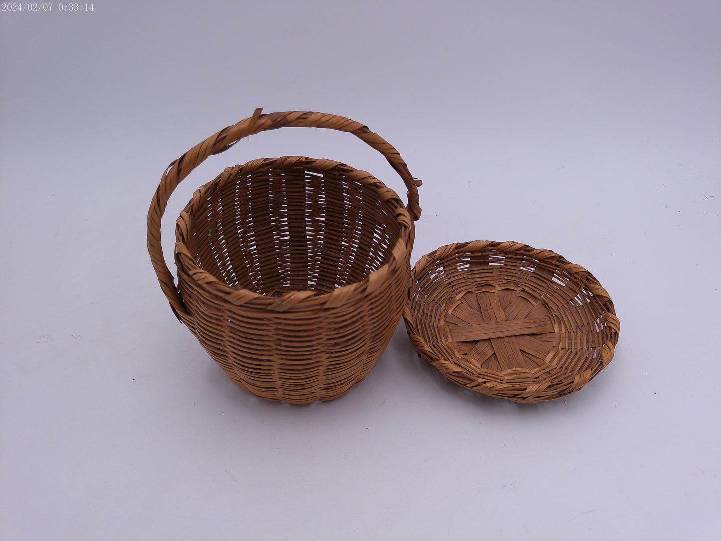 Vintage Wicker Basket With Cover And Handle