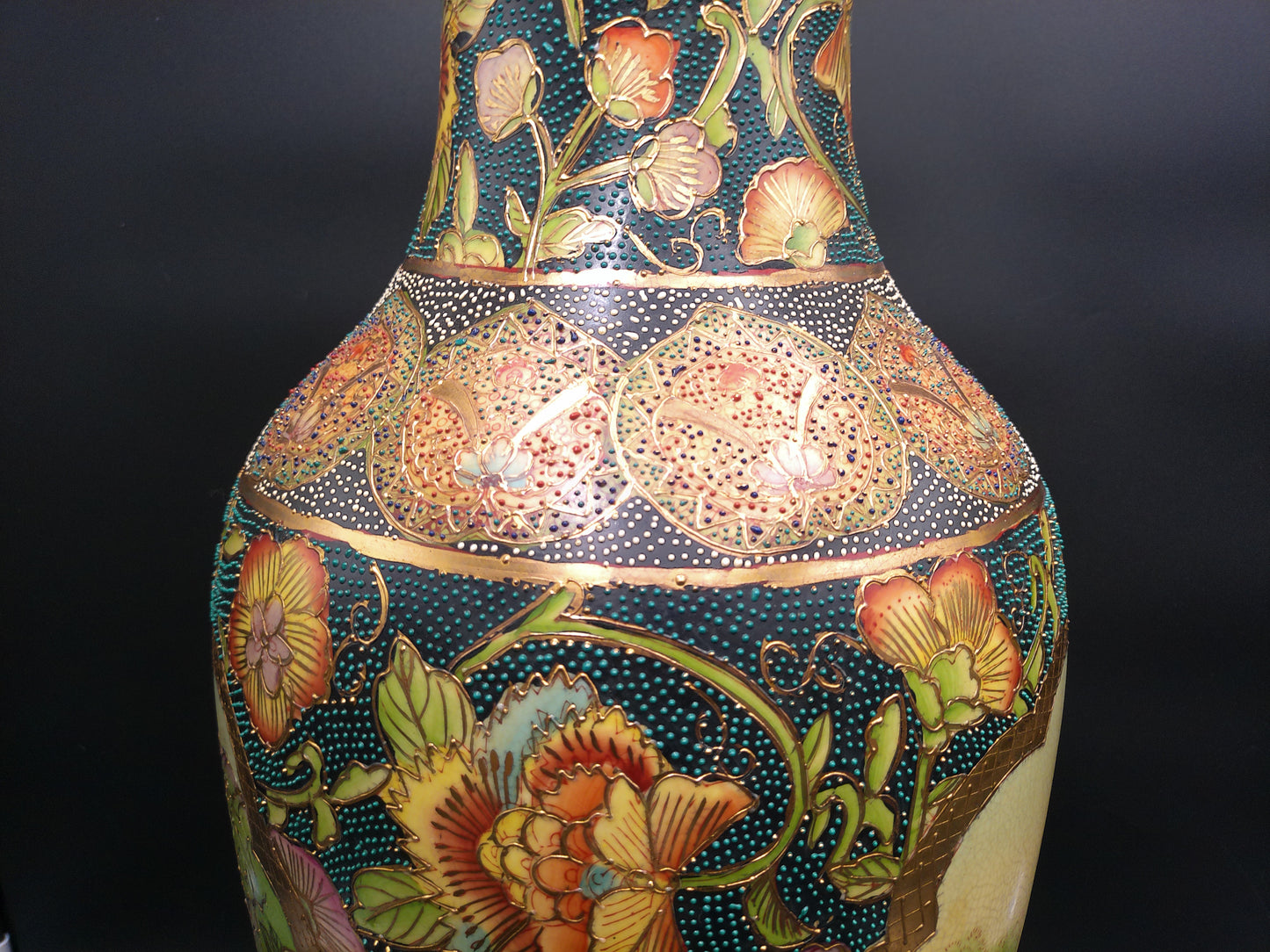 Japanese Japan Large Vase Gold Patterns Vintage Beautiful Bead Designs