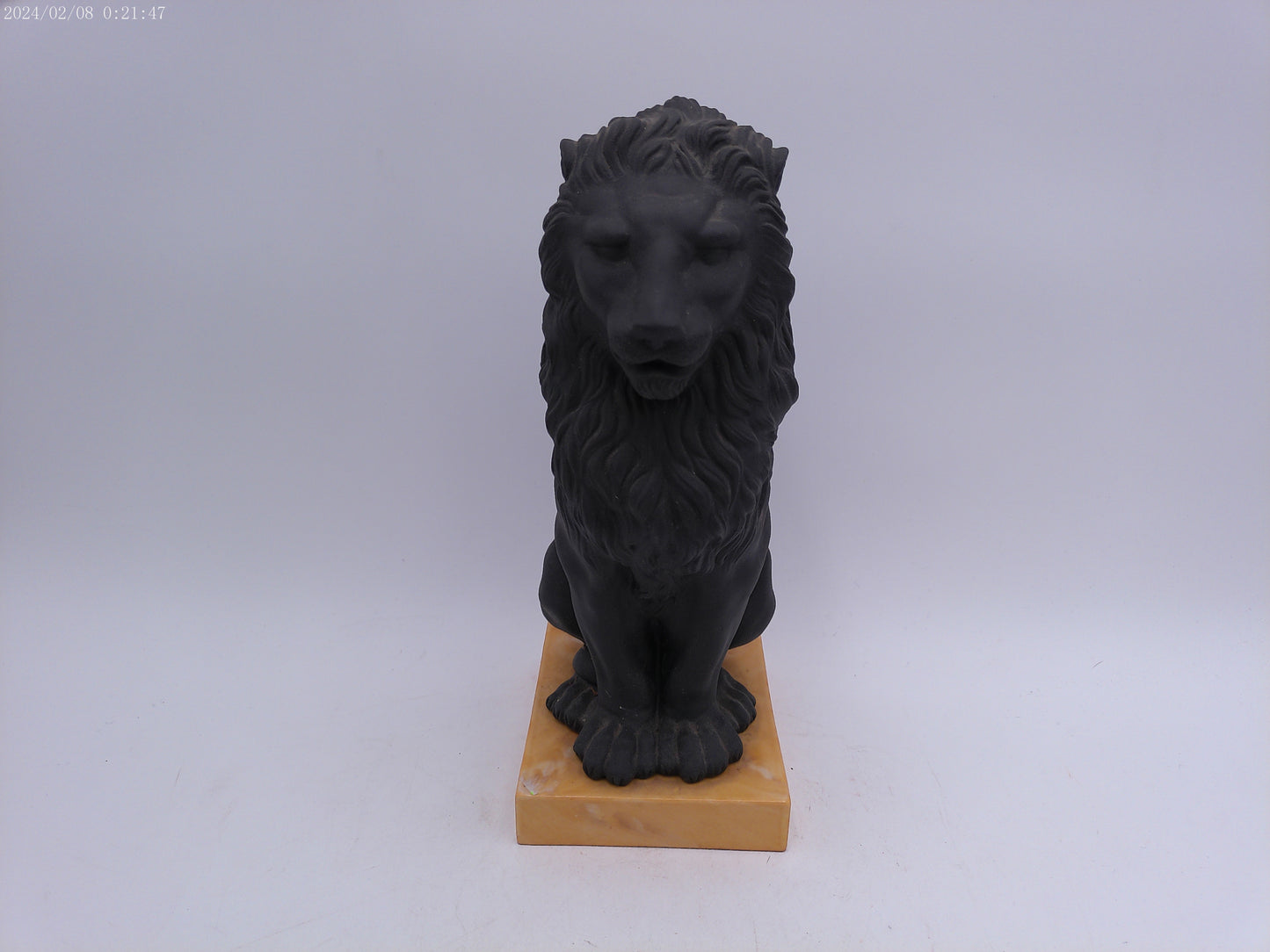 Cheho Seated Lion Statue on Stand Porcelian Italy