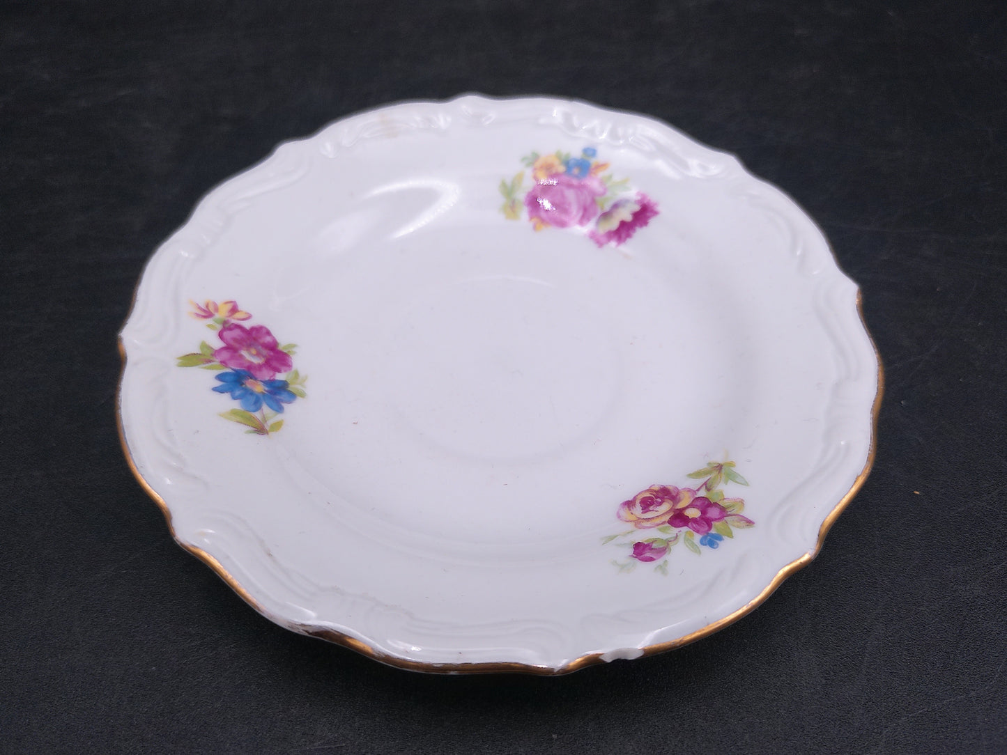 Walbrzych Made in Poland Porcelain Set of 4 Plates Gold Rim Floral Design Vintage