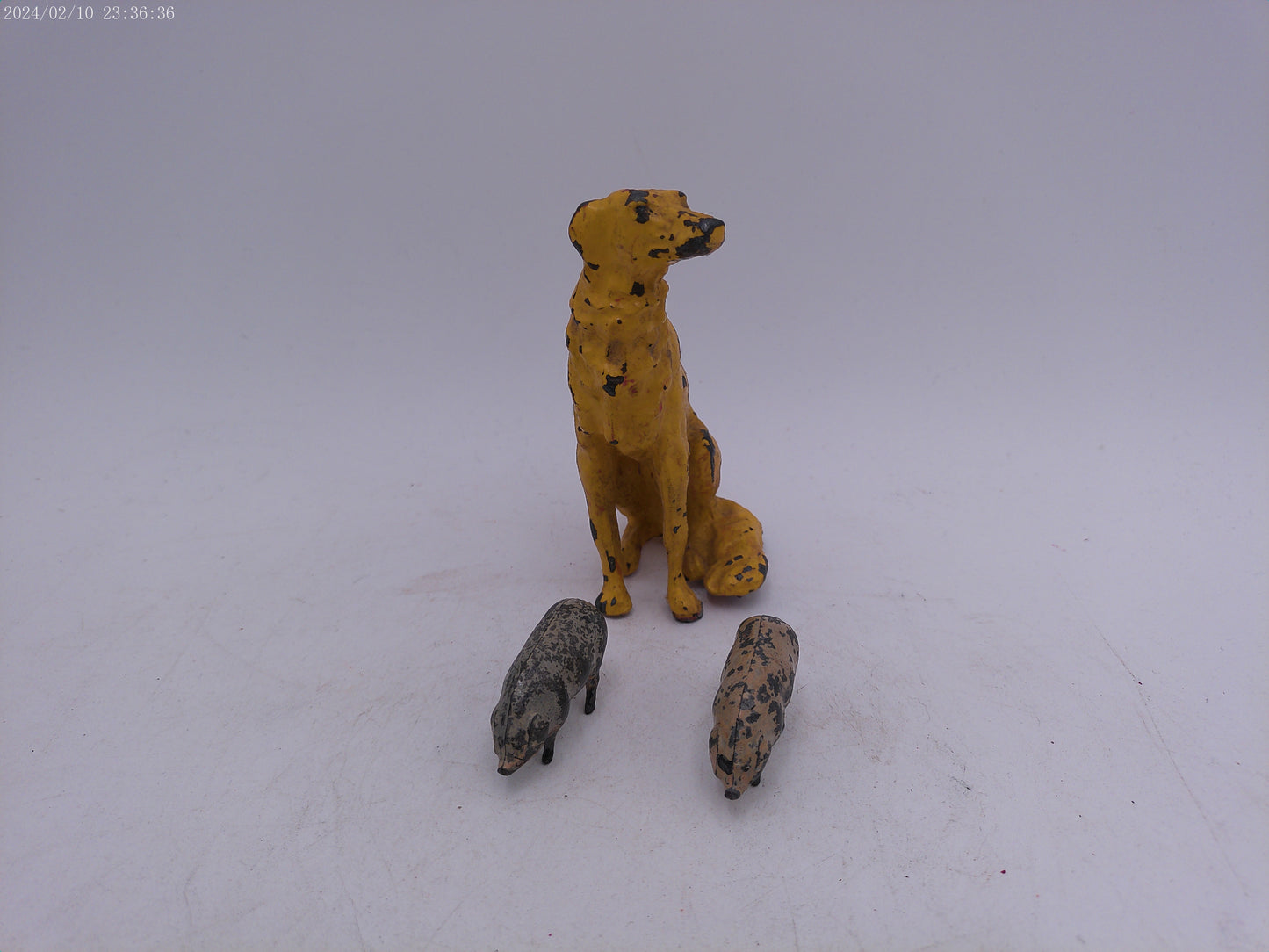RARE Vintage Metal Dog and 2 small pigs Statue