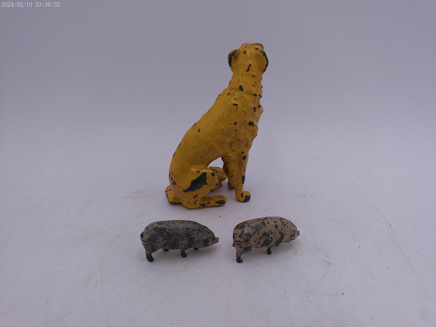RARE Vintage Metal Dog and 2 small pigs Statue