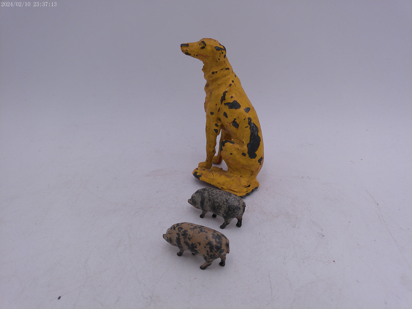 RARE Vintage Metal Dog and 2 small pigs Statue