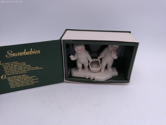 Snowbabies    #79855, Couple holding basket  Figure Figurine Statue P23