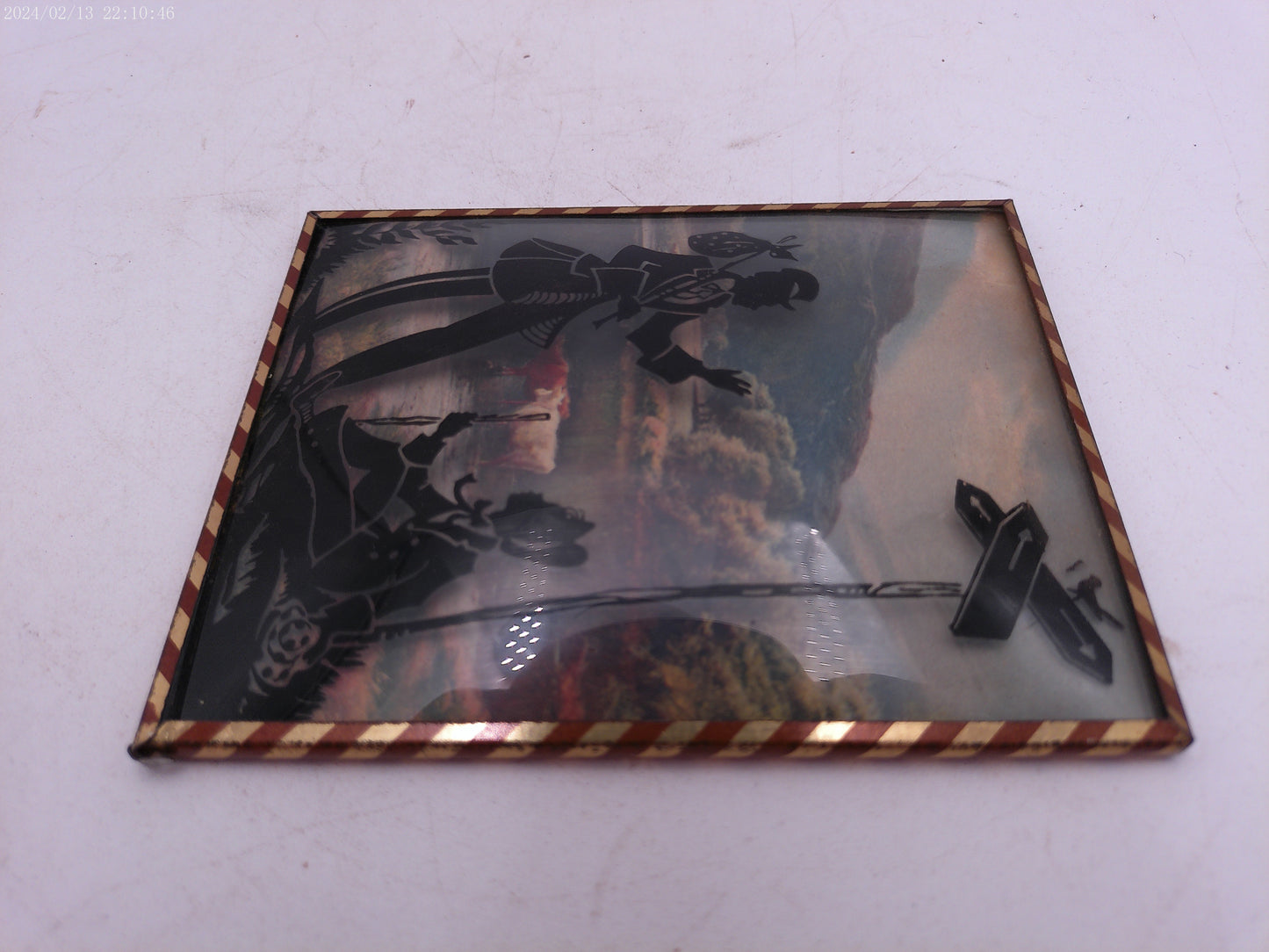 Glass Convex Silhouette Framed Picture Couple by FIELD  B39