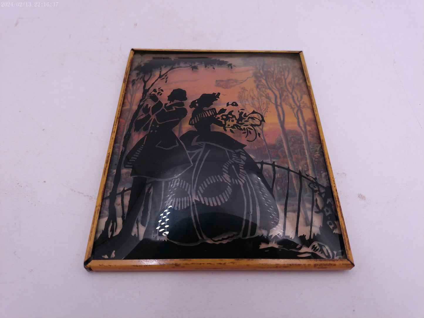 Glass Convex Silhouette Framed Picture Couple Relaxing with Flowers B314
