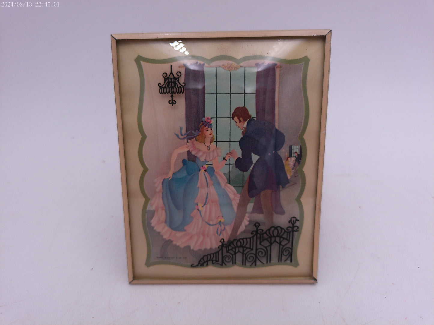 Glass Convex Silhouette Framed Picture Couple Holding Hands B44