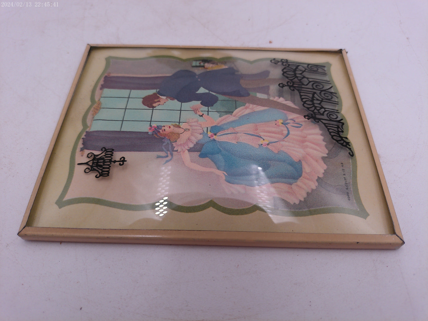 Glass Convex Silhouette Framed Picture Couple Holding Hands B44
