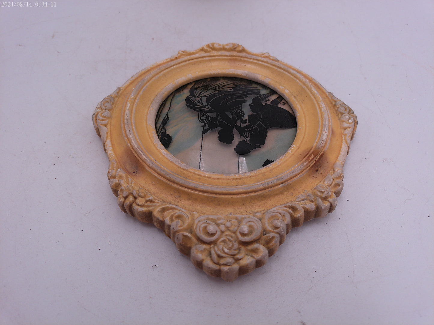 Glass Convex Silhouette Round Framed Picture Couple on a swing B417
