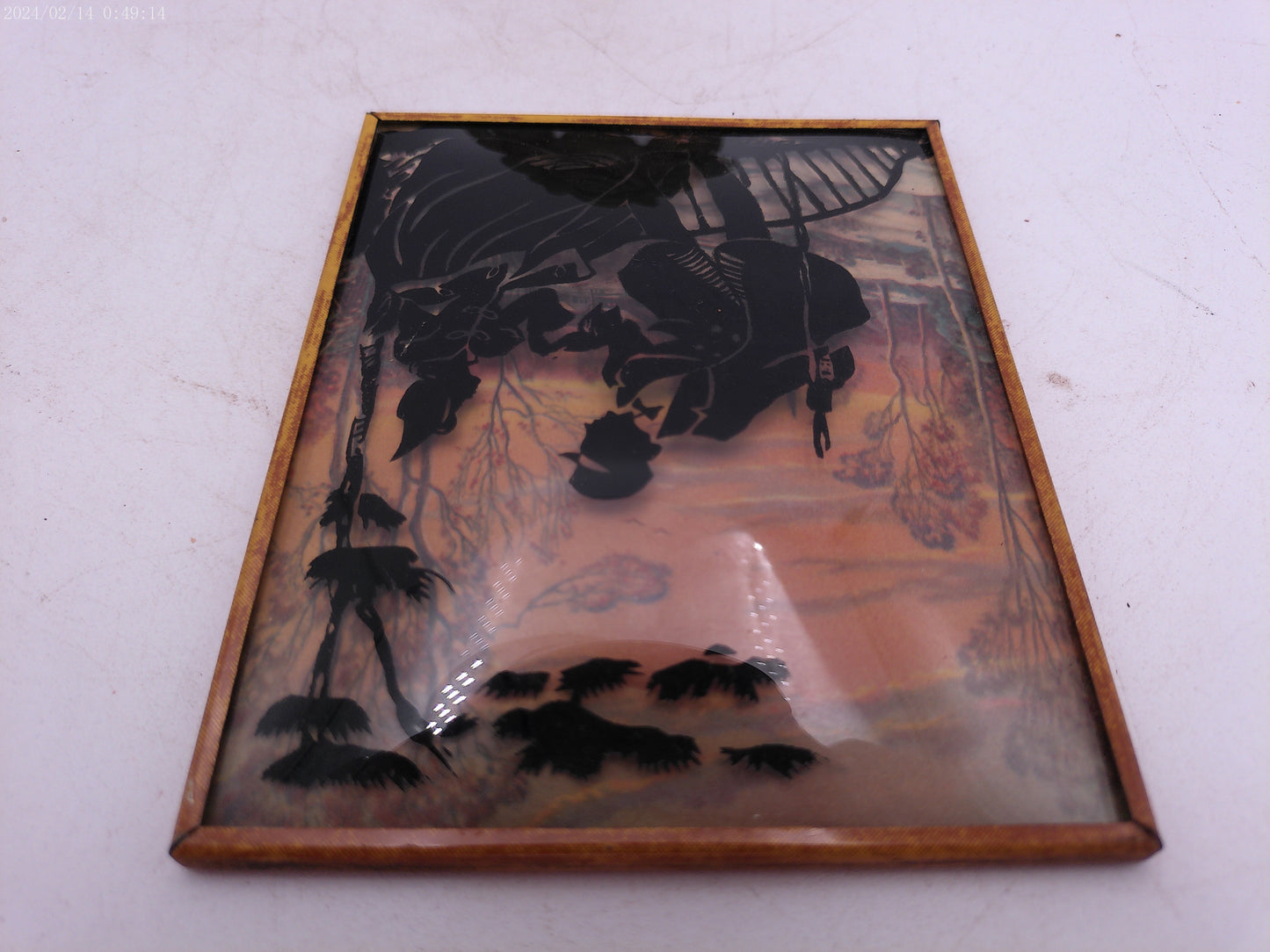 Glass Convex Silhouette Framed Picture Couple Relaxing Outside B56