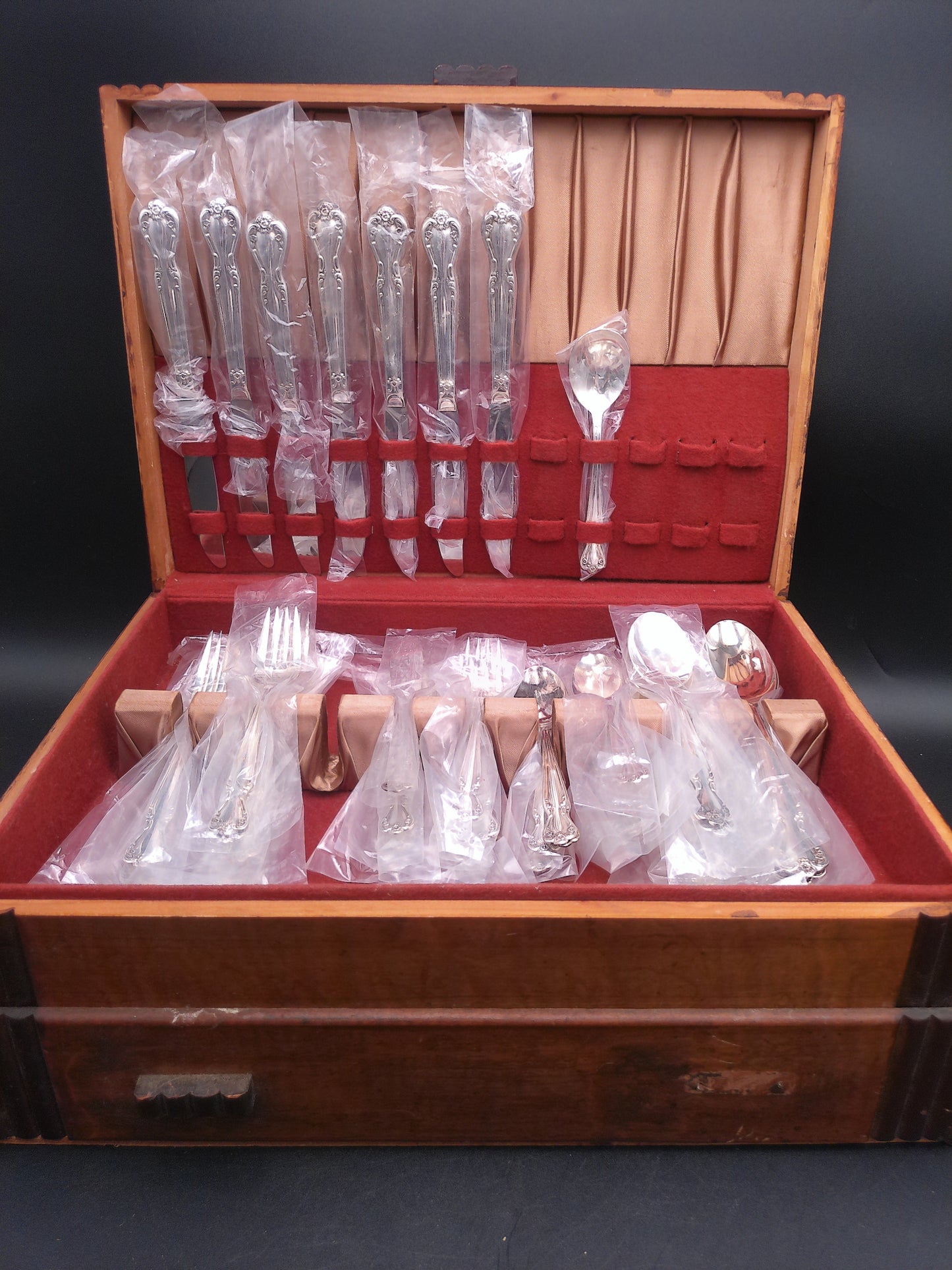 Rogers & Bro. Silverware Flatware in Wood Chest 50 pcs