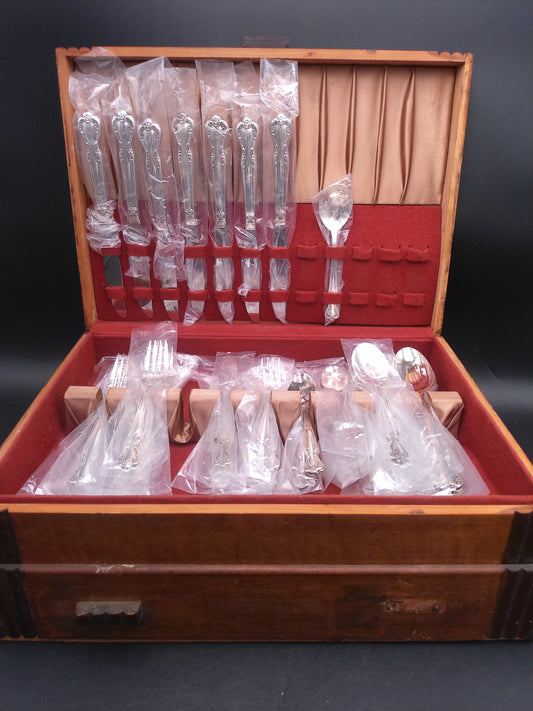 Rogers & Bro. Silverware Flatware in Wood Chest   50 pcs