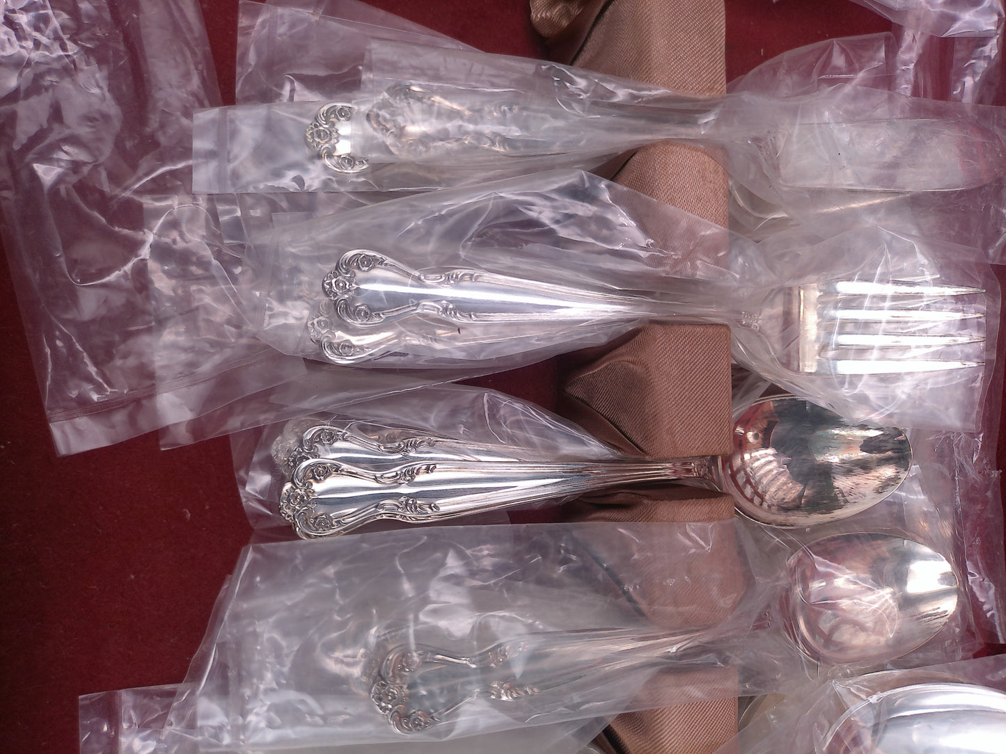 Rogers & Bro. Silverware Flatware in Wood Chest 50 pcs