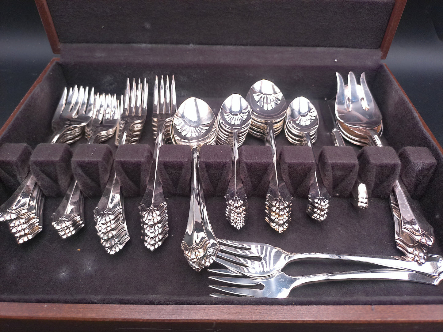 Stainless Steel Oneida Flatware Set Complete Set of 12 Knifes Forks Spoons USA with Case