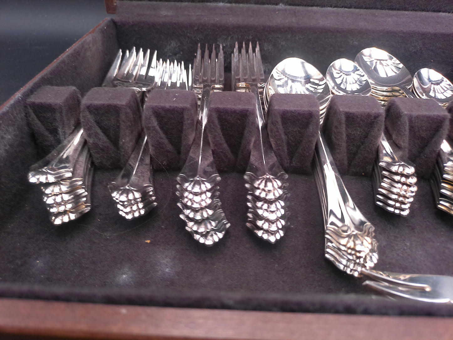 Stainless Steel Oneida Flatware Set Complete Set of 12 Knifes Forks Spoons USA with Case