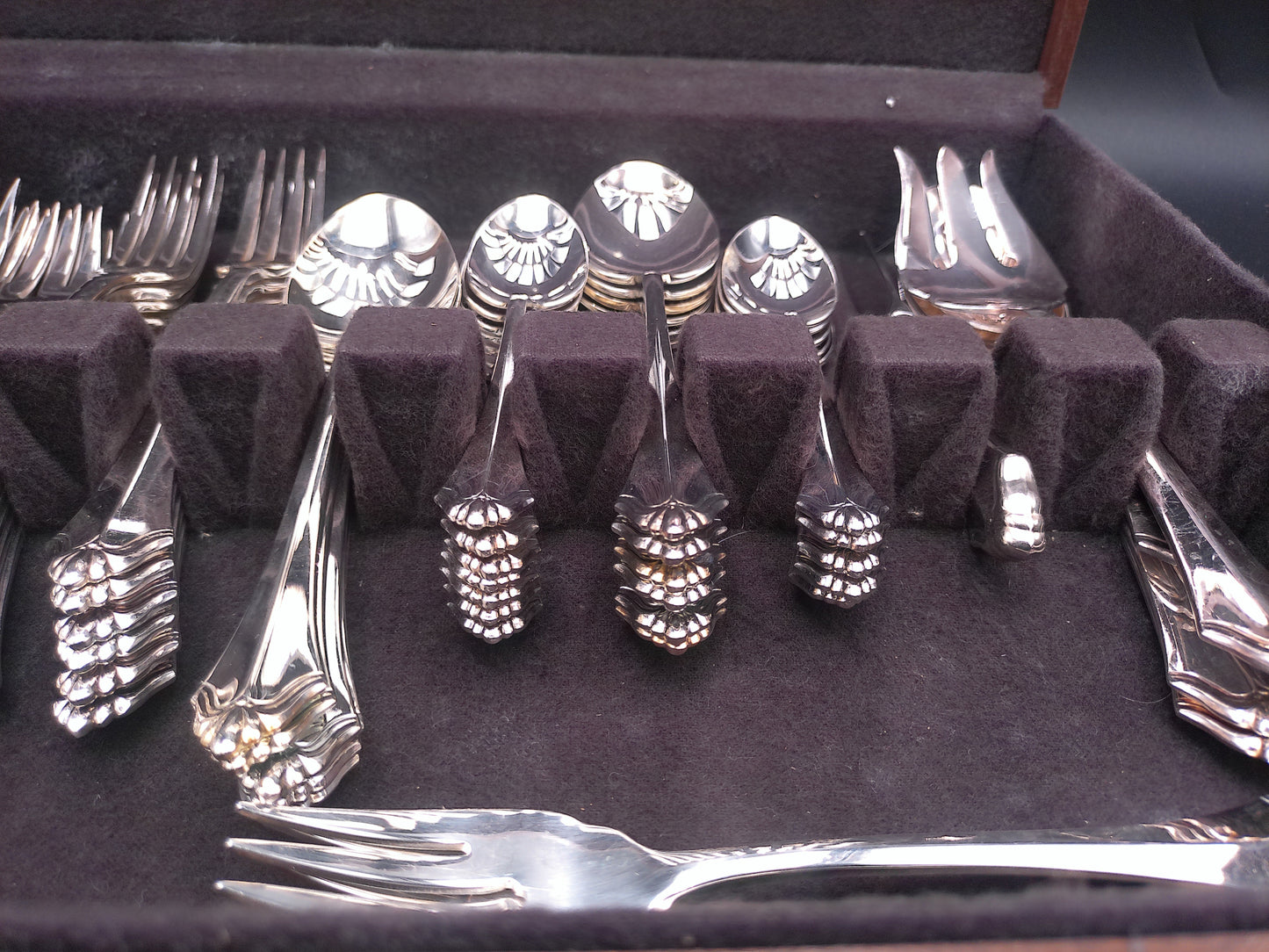 Stainless Steel Oneida Flatware Set Complete Set of 12 Knifes Forks Spoons USA with Case