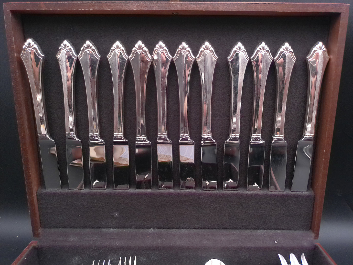 Stainless Steel Oneida Flatware Set Complete Set of 12 Knifes Forks Spoons USA with Case