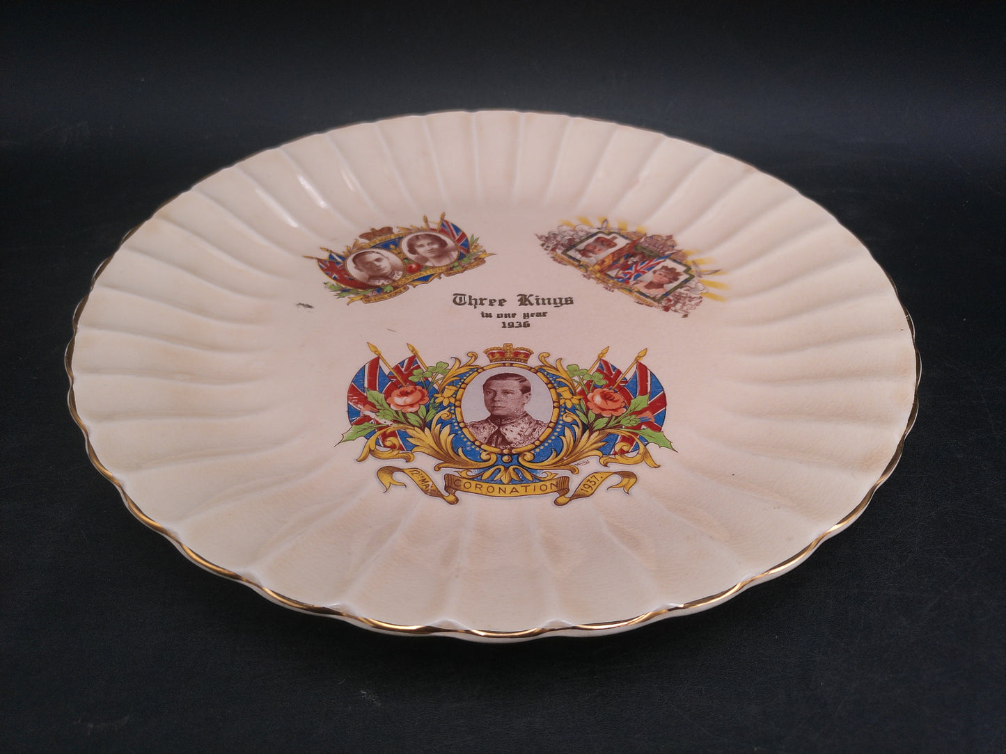 Sovereign Canada A Coronation Commemorative Plate Three Kings 1936 Gold Rim and some lettering