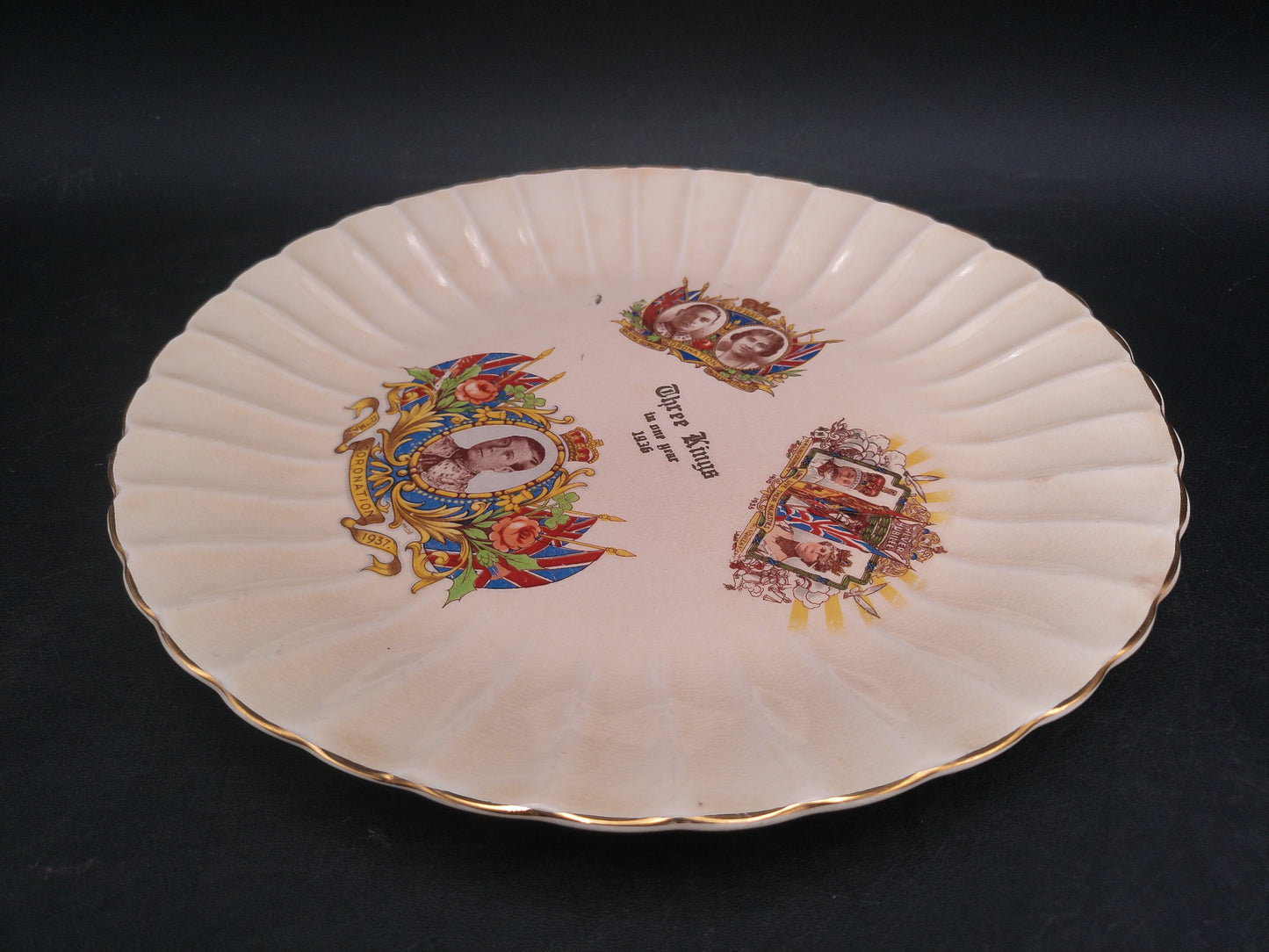 Sovereign Canada A Coronation Commemorative Plate Three Kings 1936 Gold Rim and some lettering