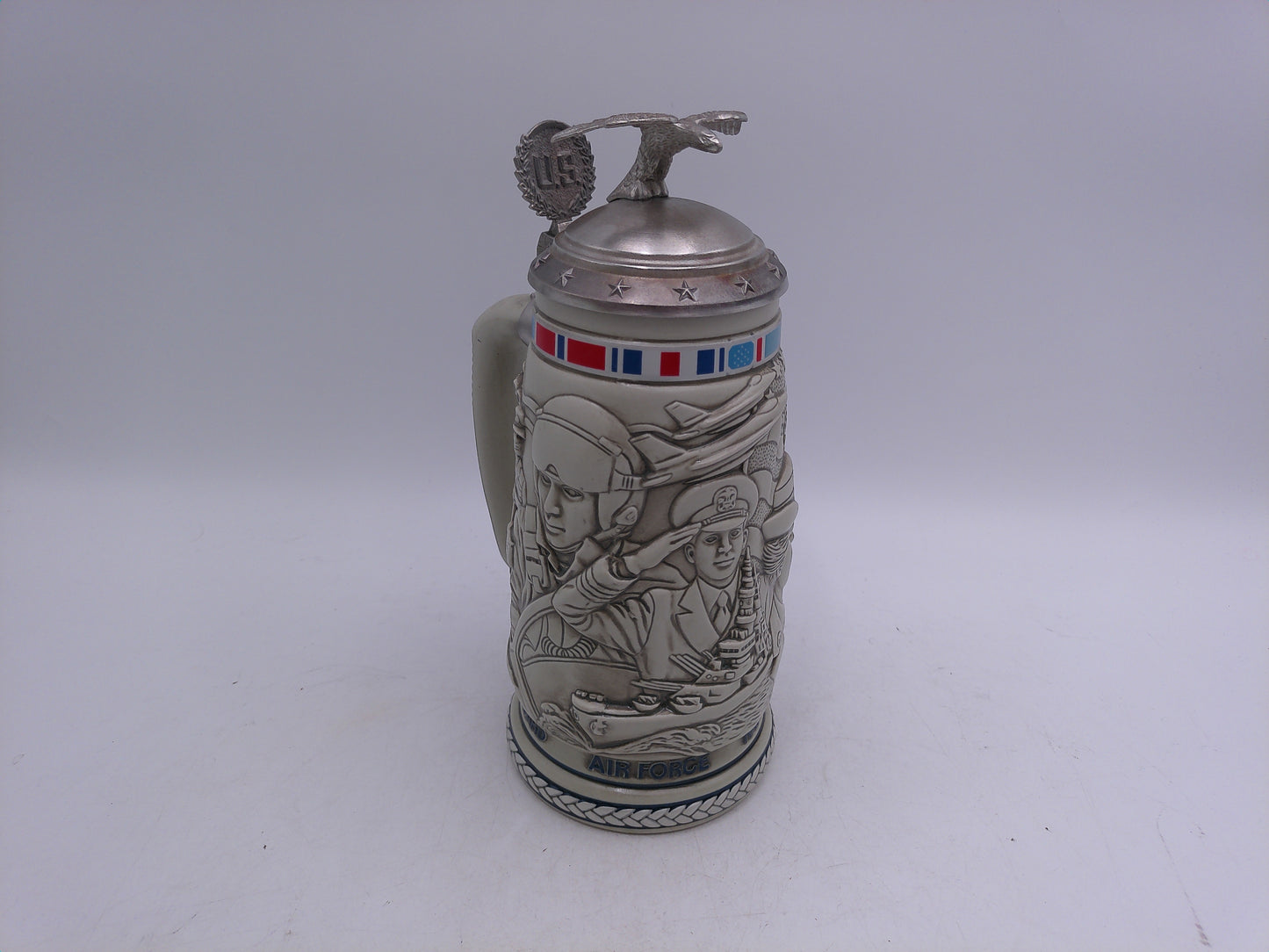 Beer Stein Avon Tribute to American Arm Forces year 1990 No. 172548 with Box