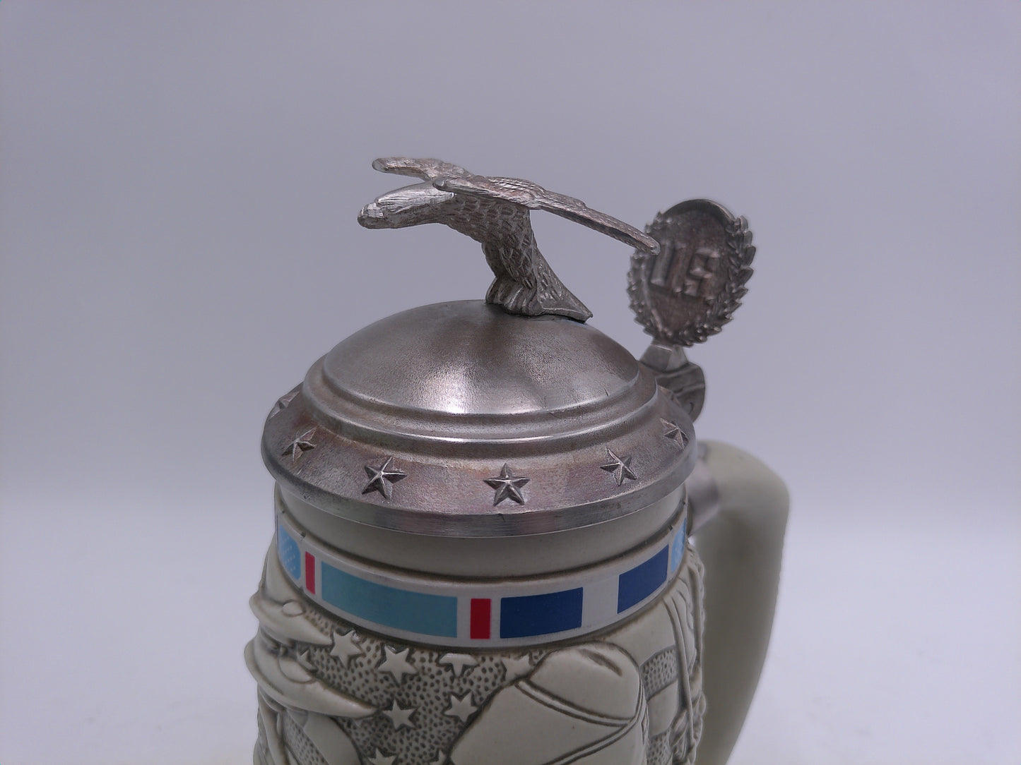 Beer Stein Avon Tribute to American Arm Forces year 1990 No. 172548 with Box