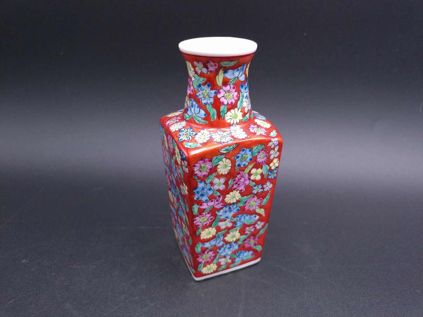Vase Small Chinese Red Enamel Porcelain Flower desgin in Glear Case Vintage