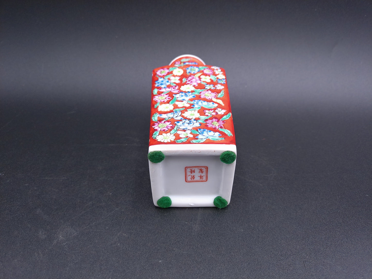Vase Small Chinese Red Enamel Porcelain Flower desgin in Glear Case Vintage