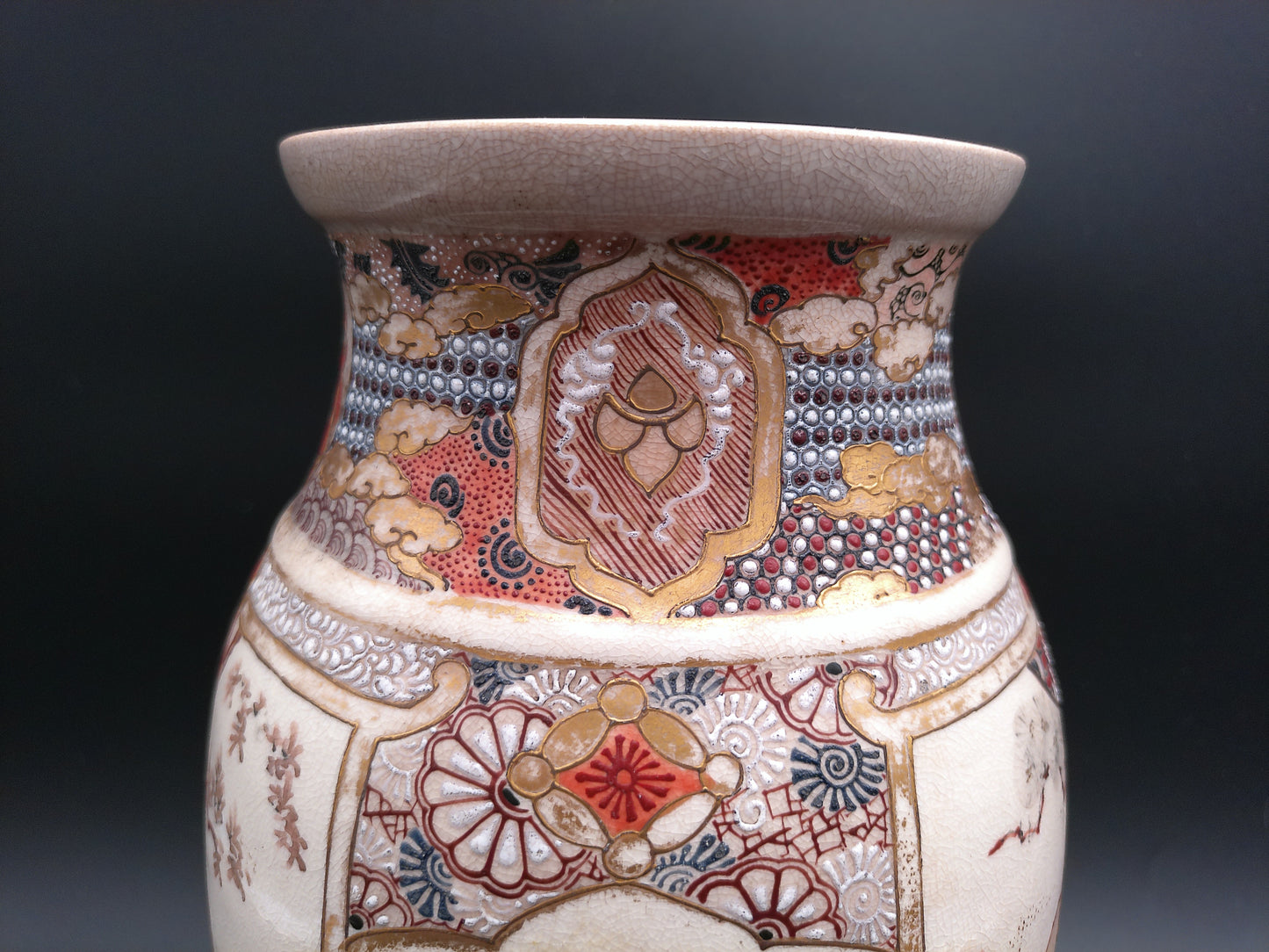 Vase Large Fine Japanese Meiji Satsuma Gold Brocade Emperor Scholars VASE Ca. 1800s