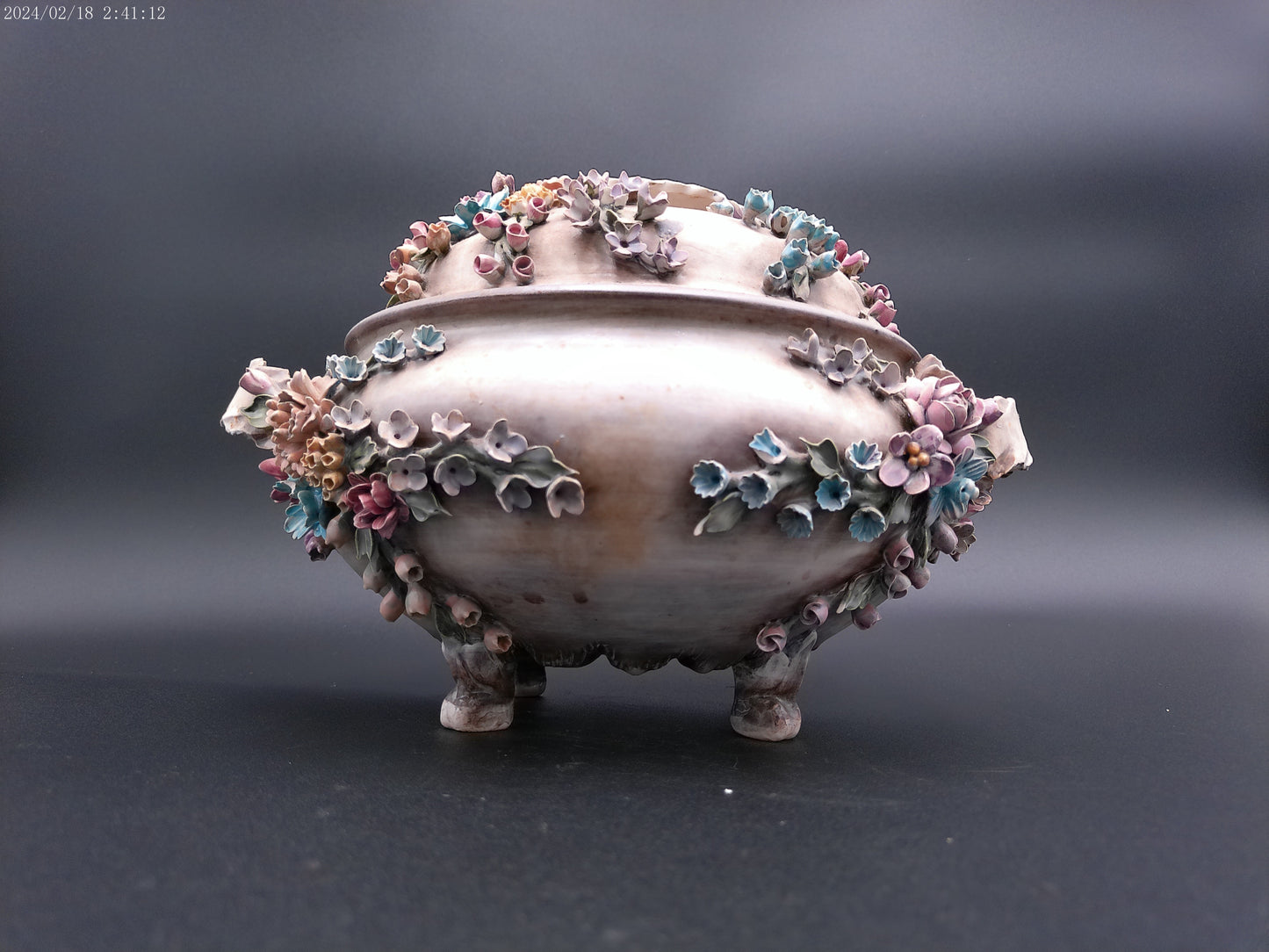 Capodimonte flower Centerpiece Bowl wih lid vintage