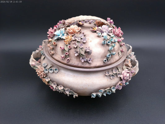 Capodimonte flower Centerpiece Bowl wih lid vintage
