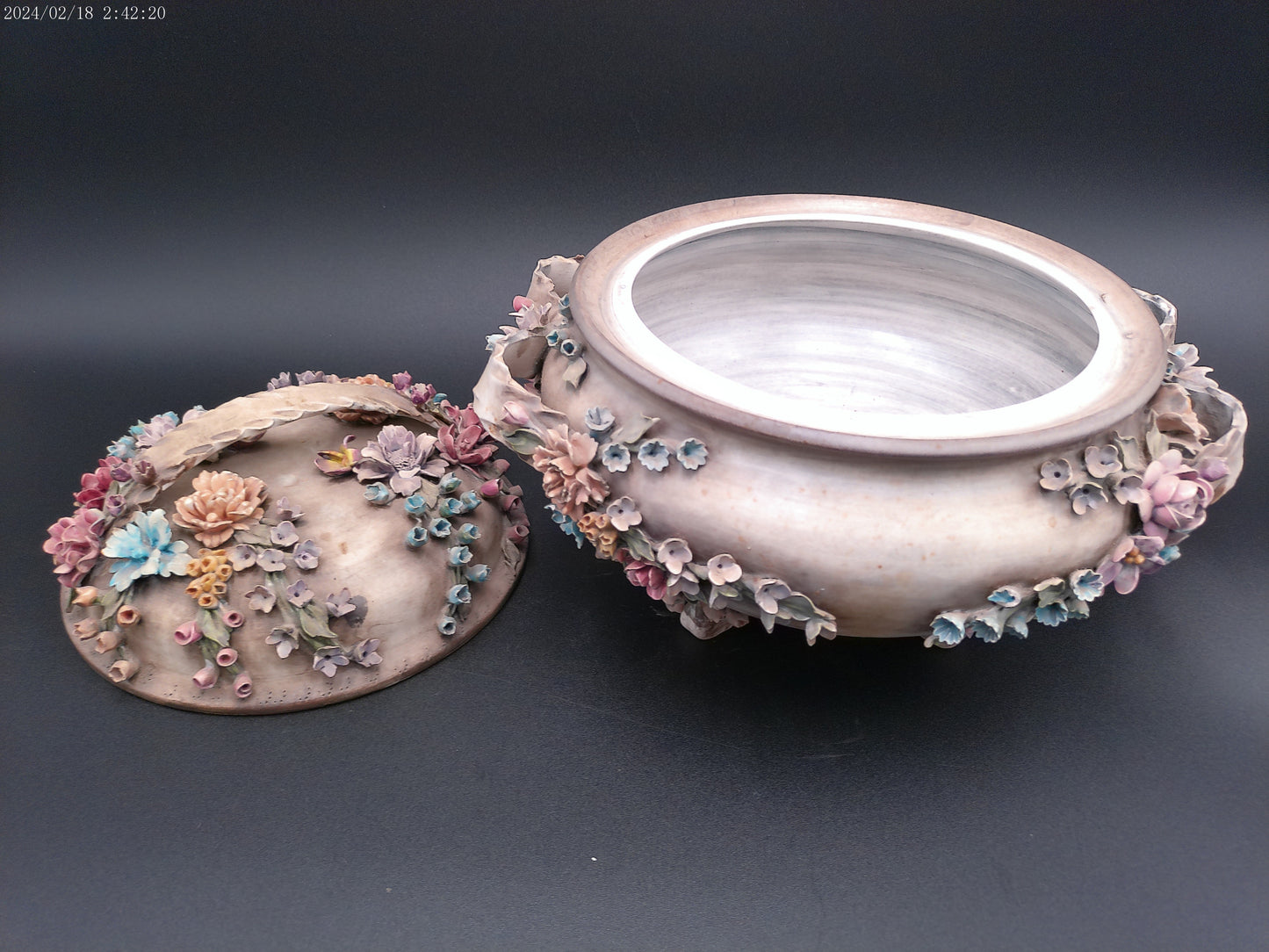 Capodimonte flower Centerpiece Bowl wih lid vintage