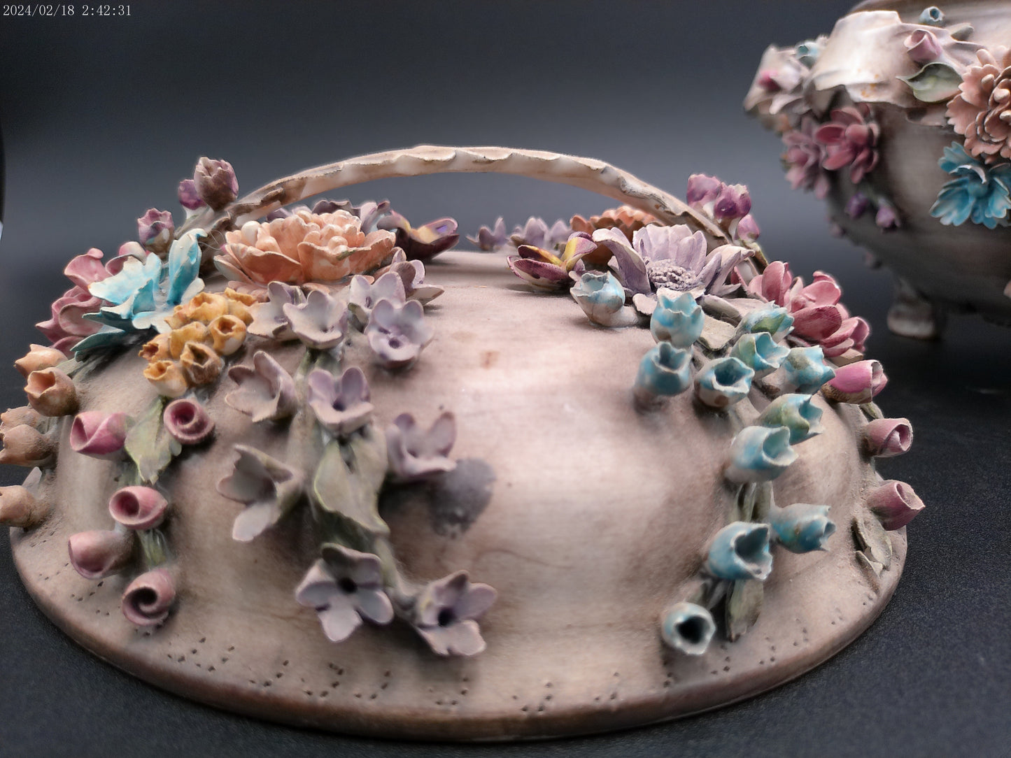 Capodimonte flower Centerpiece Bowl wih lid vintage