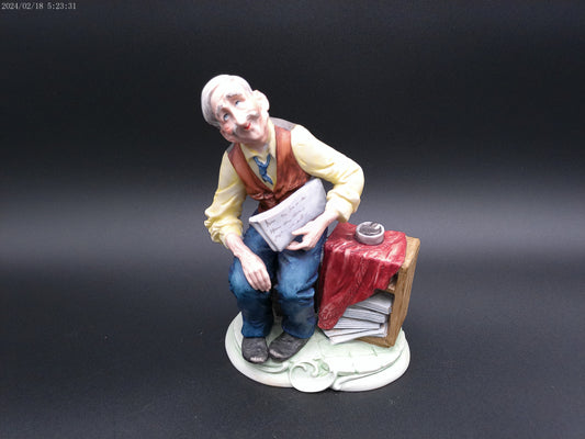 Bruno Capodimonte Figurine Porcelain Old Man Newspapers no.1044 3D Detail Hand Painted